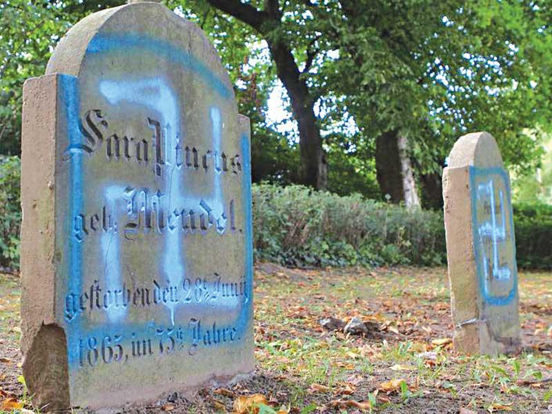 قبور يهودية في مدينة غيلينكيرشن بولاية شمال الراين فستفاليا الألمانية