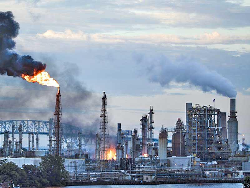 صورة تعبيرية لاحد مصافي النفط