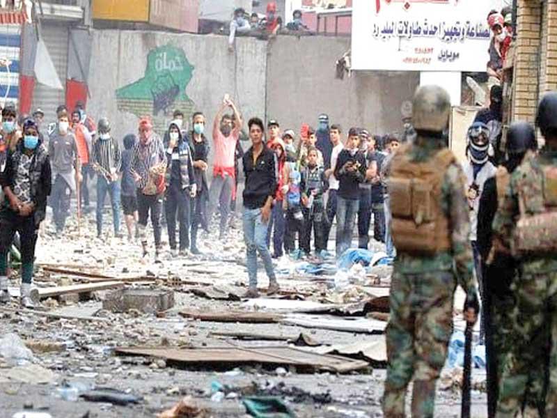 اشتباكات بين قوات مكافحة الشغب ومحتجين في مدينة كربلاء جنوبي العراق