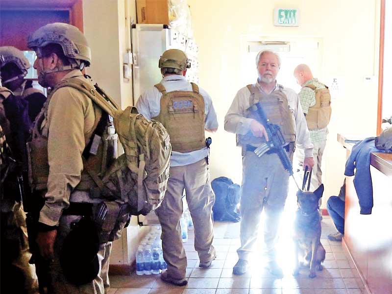 جنود أميركيون داخل السفارة في العاصمة العراقية بغداد (رويترز)