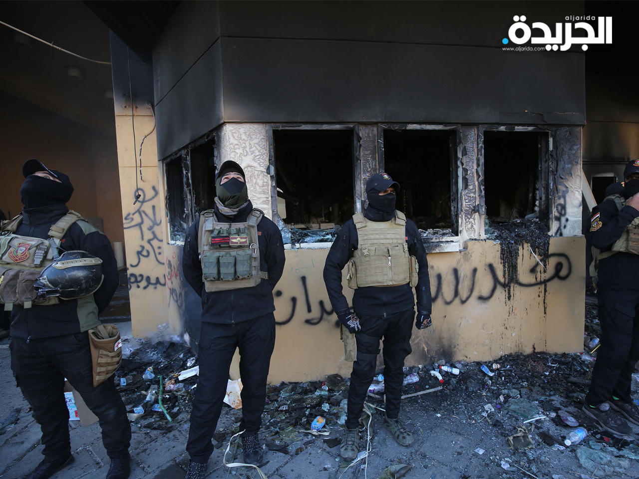 عناصر الأمن العراقي يحيط بالسفارة الأميركية