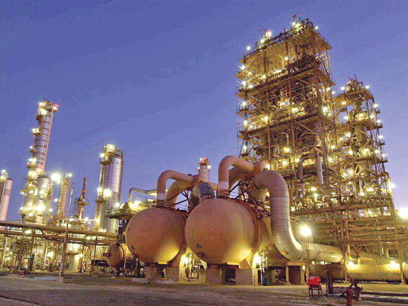 تحديات كبرى لشركات التكرير بالعام الجديد بسبب الشحن البحري 