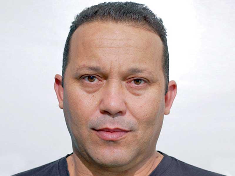  الكاتب الجزائري فيصل الأحمر 