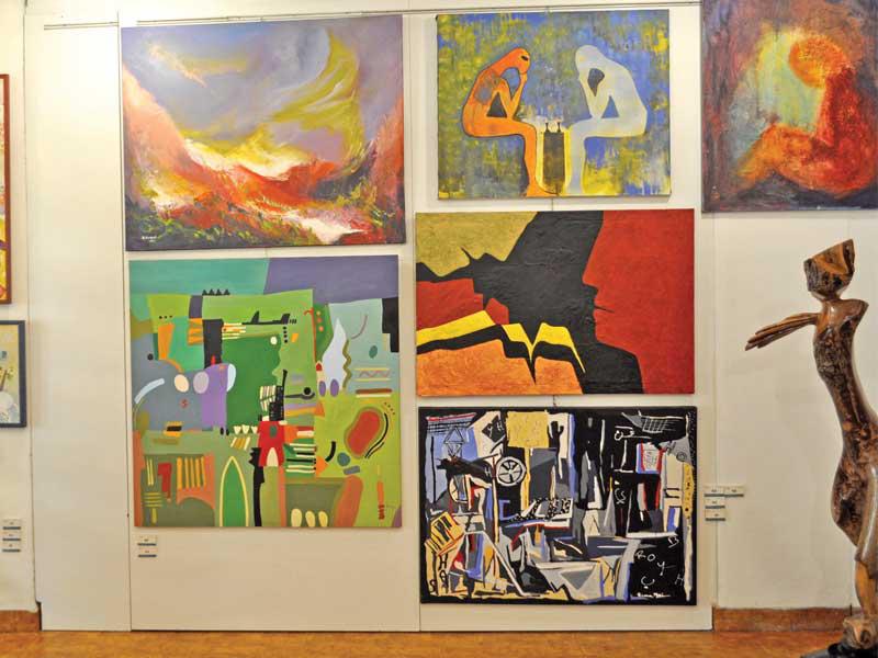 جانب من المعروضات