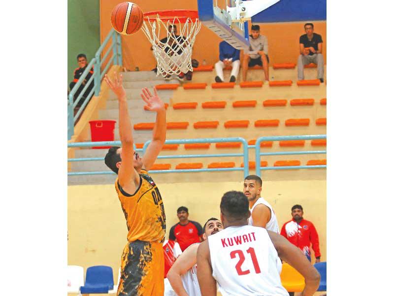 جانب من مباراة الكويت والقادسيةn