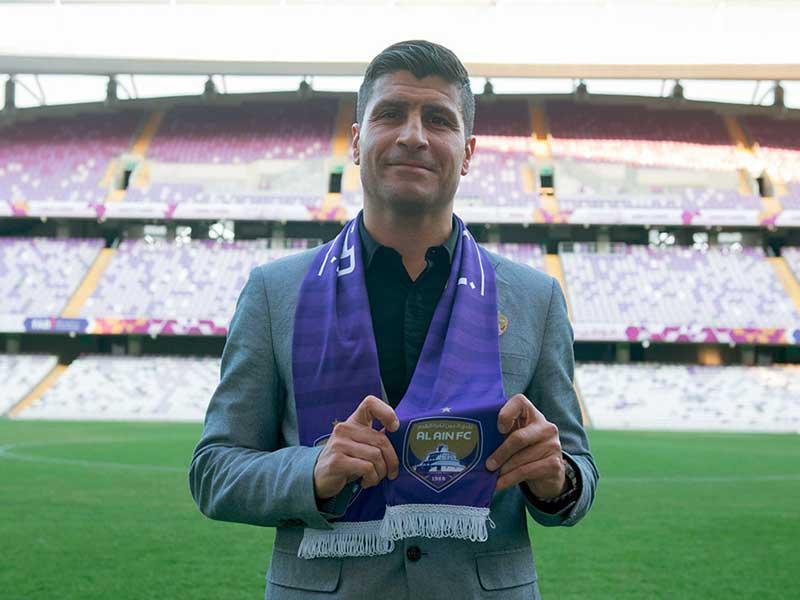 مدرب نادي العين الاماراتي البرتغالي بيدرو إيمانويل