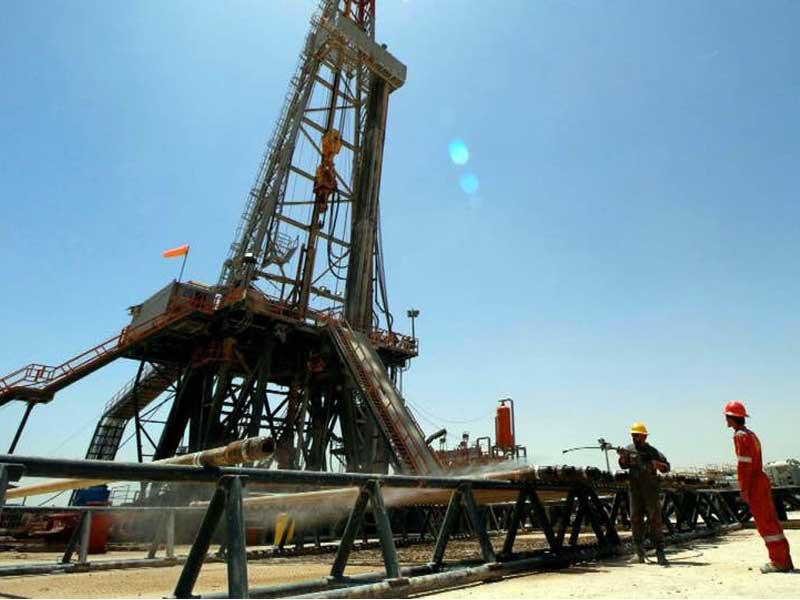 كيف يرى المحللون تداعيات توترات الشرق الأوسط على النفط؟