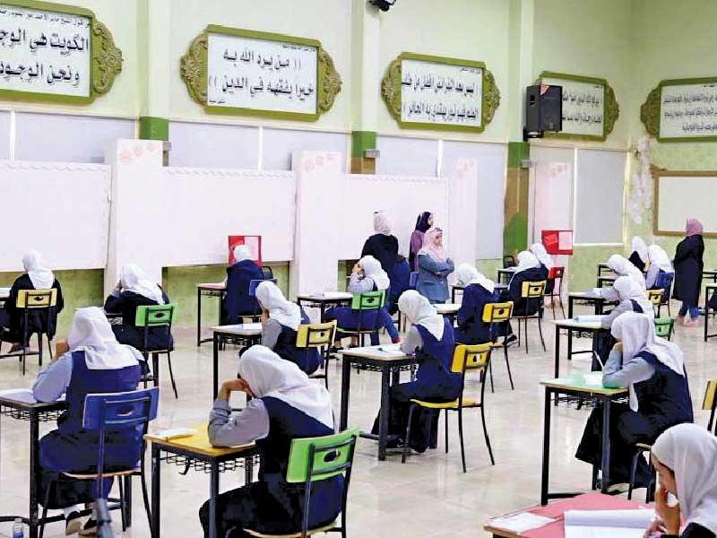 جانب من لجان الاختبارات أمس