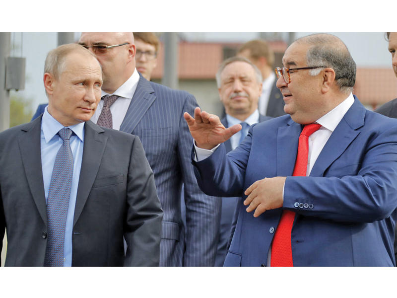 الملياردير أليشير عثمانوف و الرئيس الروسي بوتين