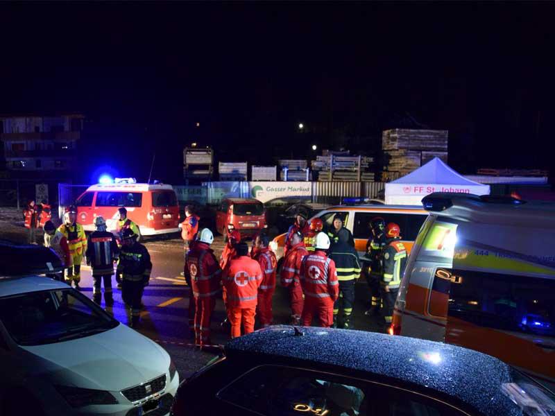 مصرع وإصابة 17 شخصاً في حادث دهس