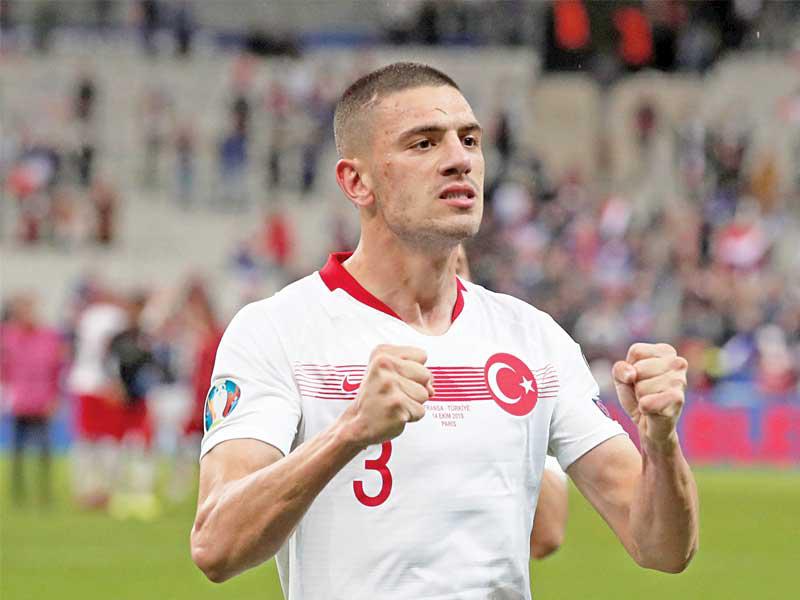 المدافع الدولي التركي ميريح ديميرال