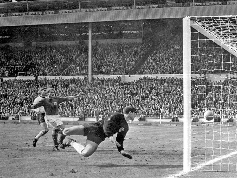 الهدف الثالث للمنتخب الإنكليزي أمام ألمانيا الغربية في مونديال 1966