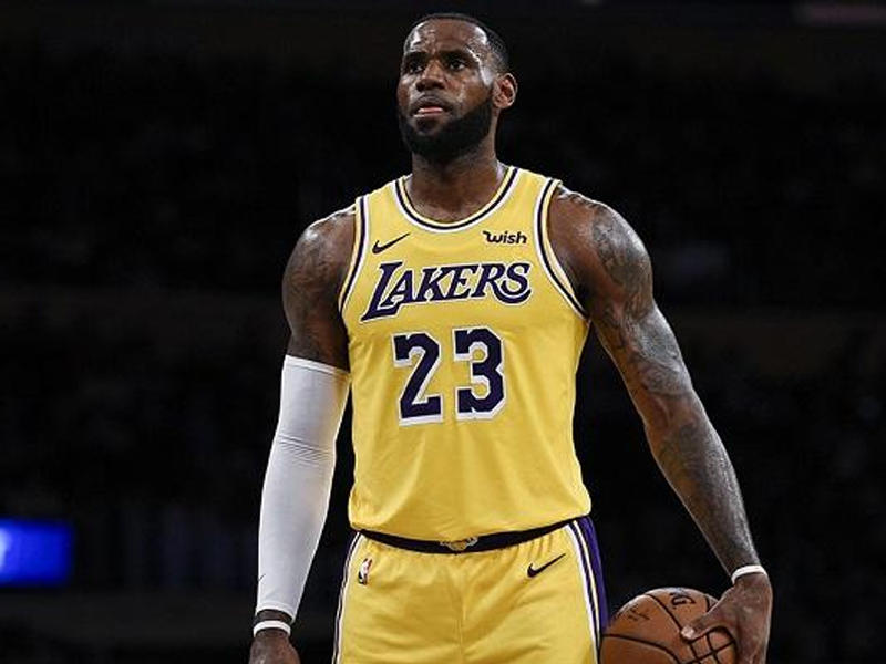 النجم ليبرون جيمس