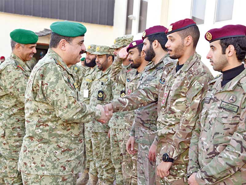 وكيل الحرس الوطني، الفريق الركن م. هاشم الرفاعي خلال افتتاح دورات المشاة التأسيسية للضباط، وضباط الاختصاص، والوكلاء المرشحين لرتبة ملازم