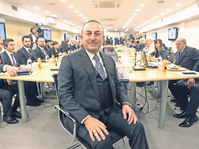 اجتماع لجاويش مع الصحافيين في أنقرة  أمس (أ ف ب)