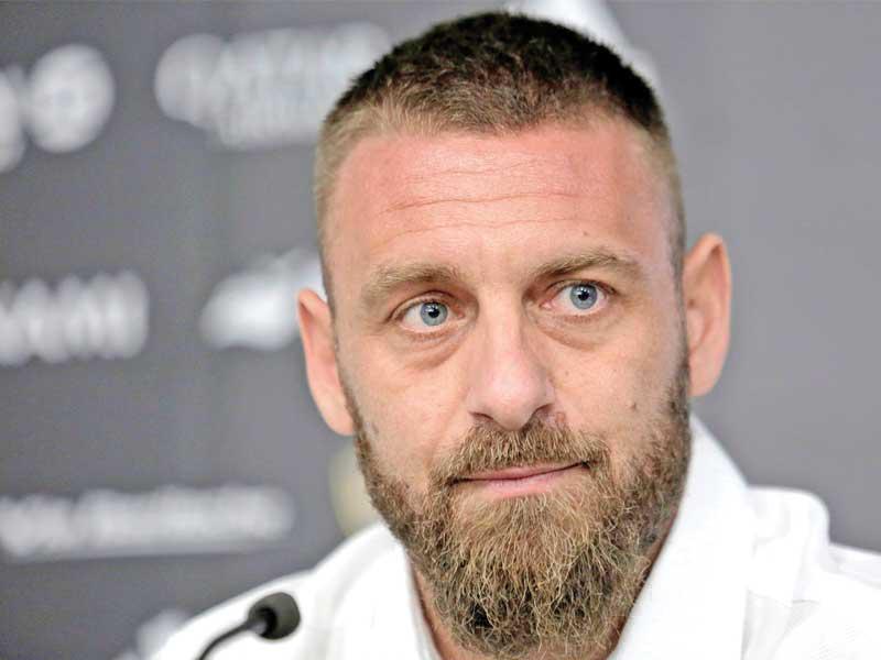 لاعب الوسط الدولي الإيطالي السابق دانييلي دي روسي