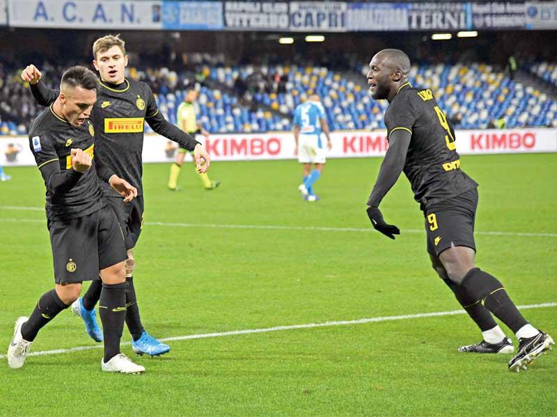 فرحة لاعبي الإنتر بهدف لاوتارو