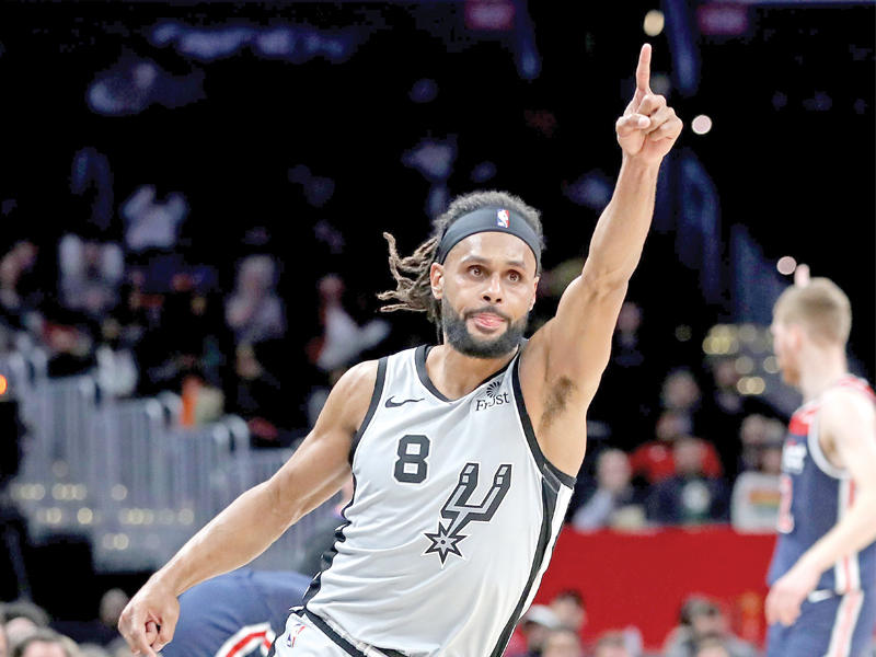 باتي ميلز نجم سبيرز