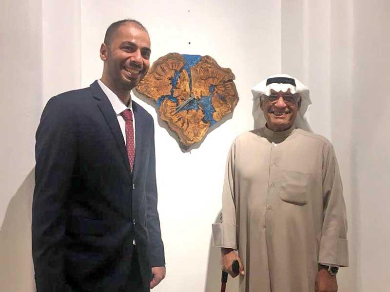 الفنان التشكيلي عبداللطيف أشكناني مع والده