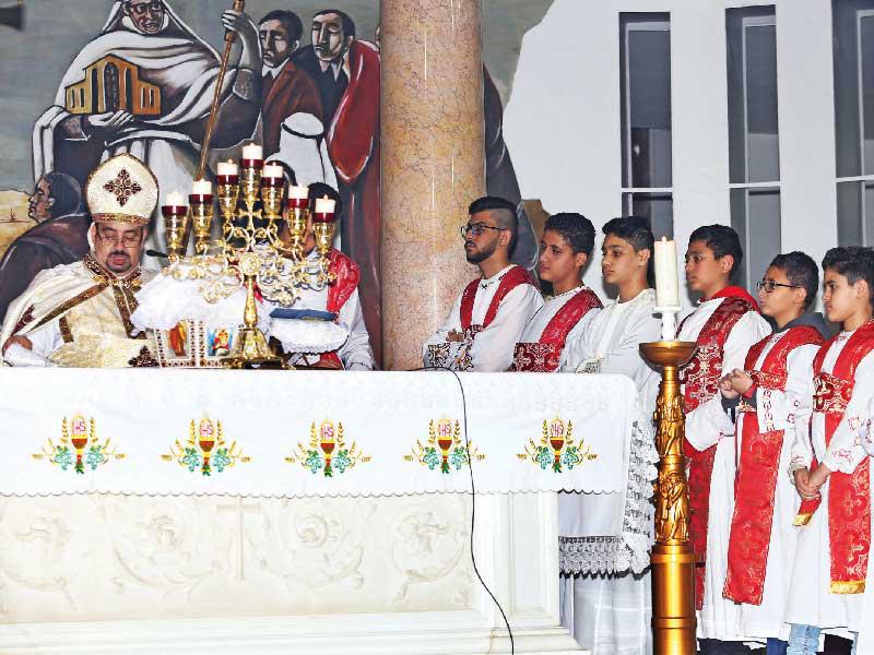 الأب أنجليوس مسعود خلال القداس