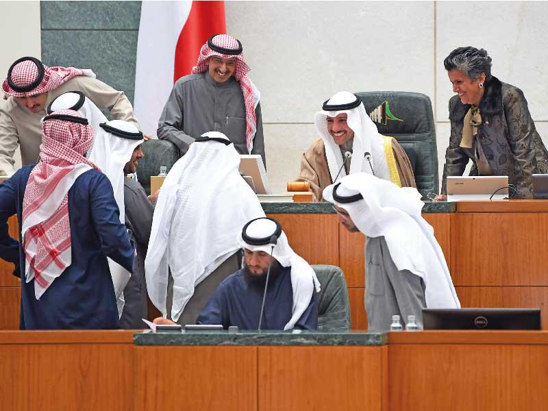 الغانم وأحاديث نيابية على المنصة