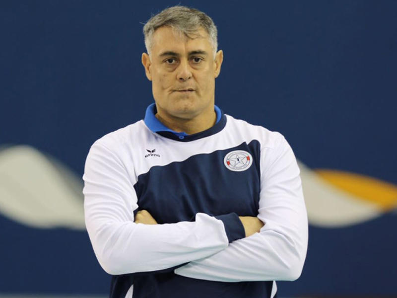  مدرب منتخب البحرين السابق، الأرجنتيني خورخي ألبرتو