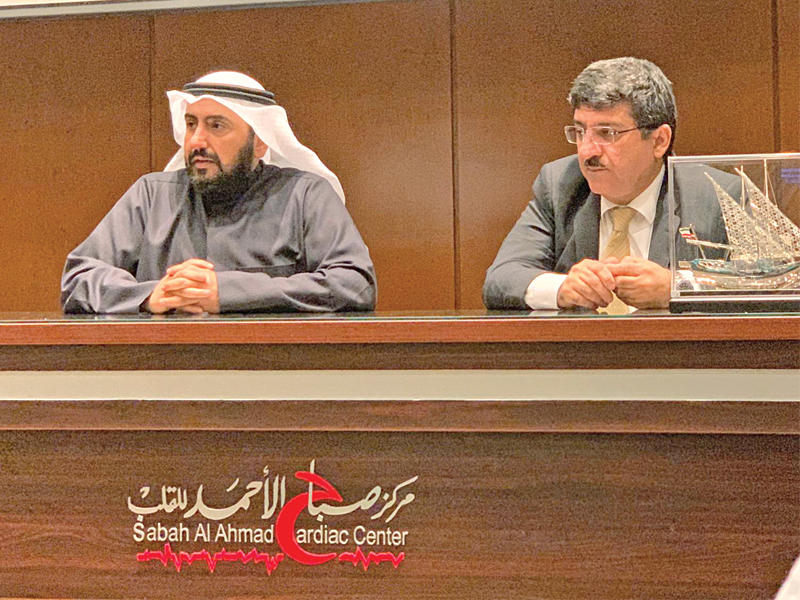 وزير ووكيل الصحة خلال الاجتماع