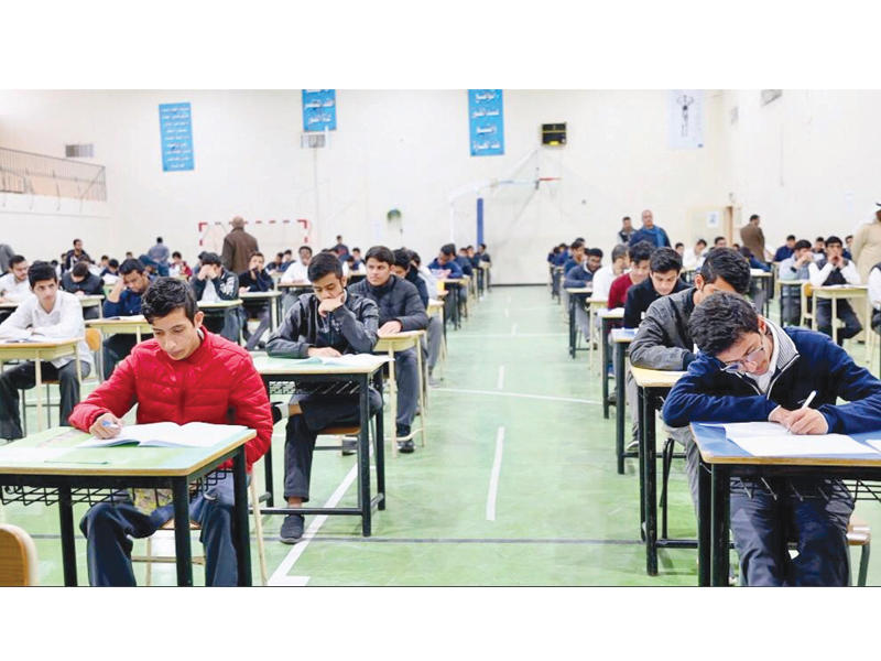 الطلبة خلال الاختبارات أمس