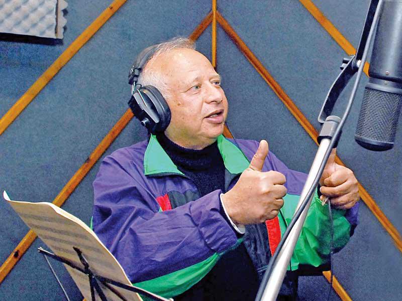 الموسيقار المصري هاني شنودة داخل الاستديو