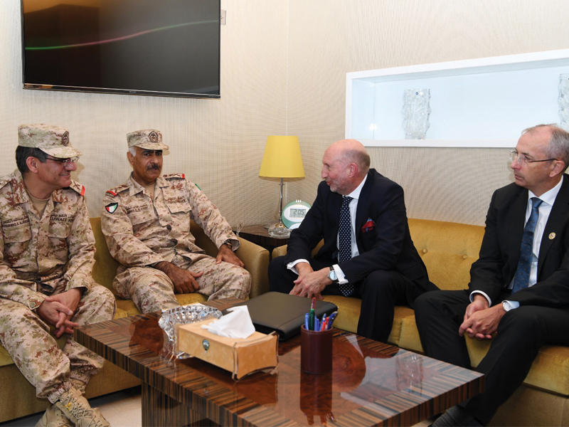 الخضر مستقبلاً السفير السيبراني البريطاني ودافنبورت أمس