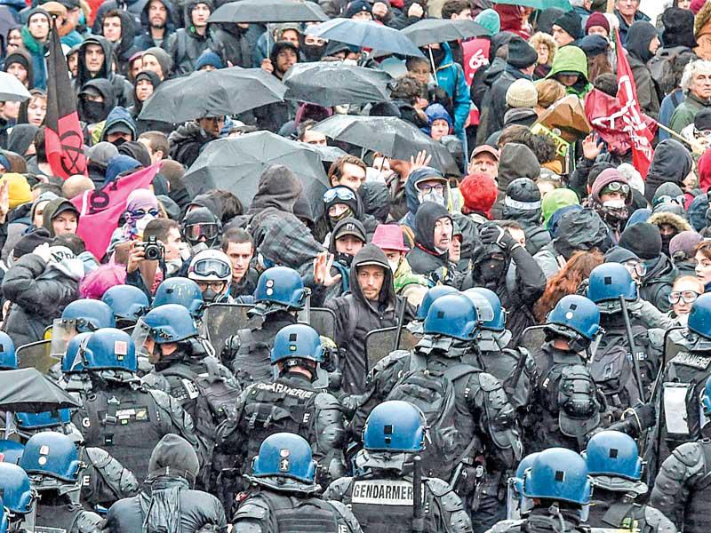 احتجاجات تجتاح المدن الفرنسية