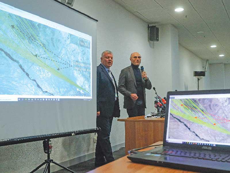 رئيس الخطوط الجوية الأوكرانية يافاني ديكاني يتحدث خلال مؤتمر صحافي للرد على السلطات الإيرانية في كييف أمسtttt        (إي بي أيه)