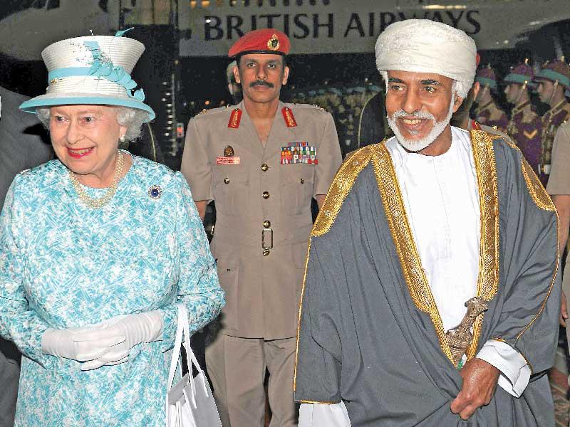 قابوس وإليزابيث في مسقط 25 نوفمبر 2010 (أ ف ب)