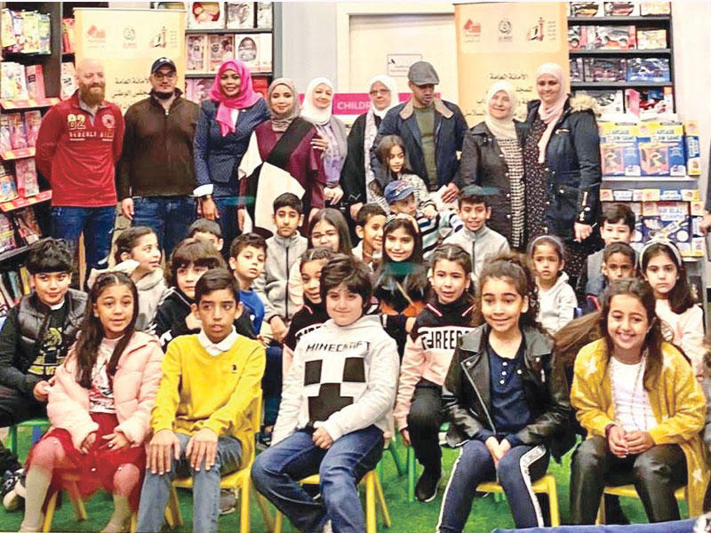 الرندي مع الأطفال في المدرسة 