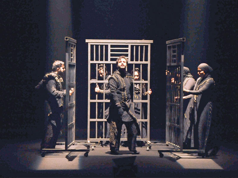 مشهد من مسرحية «الصبخة»