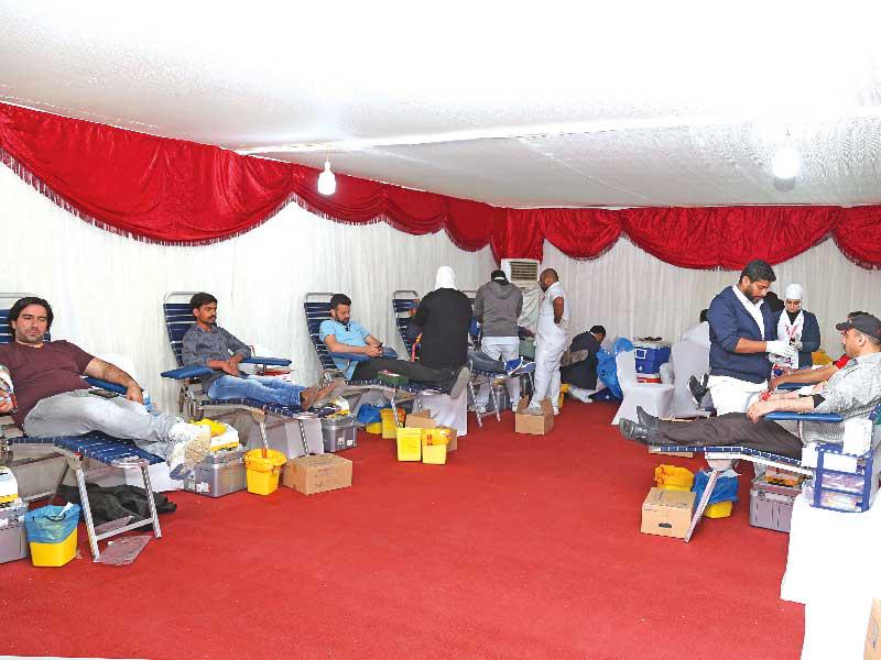 متبرعون بالدم في حملة «لوياك»