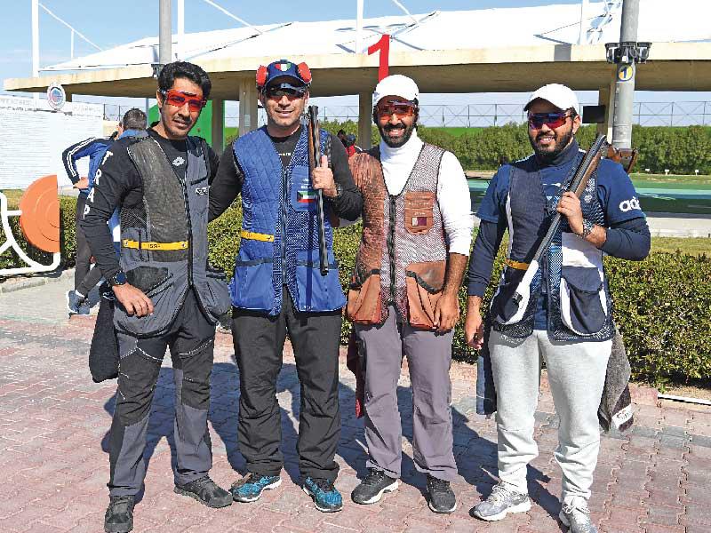 صورة جماعية للرماة في التدريب الصباحي