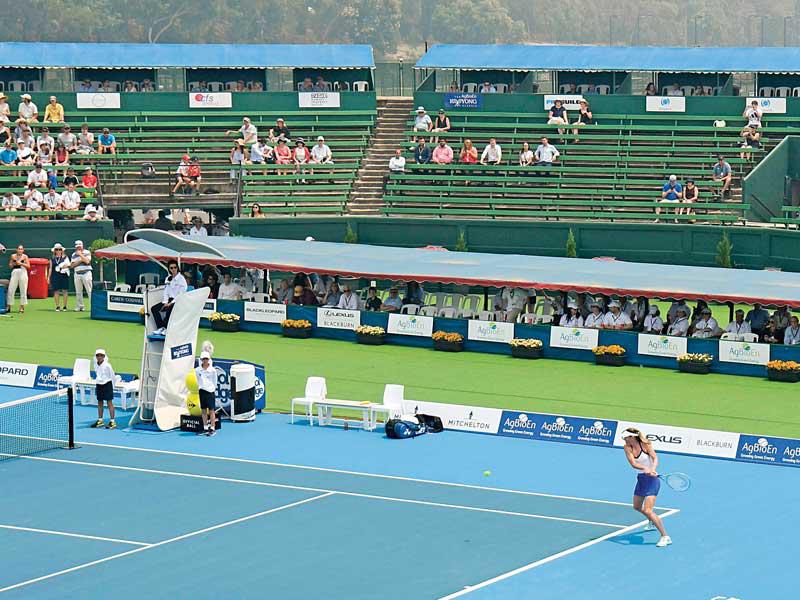 الدخان يغطي السماء فوق ملاعب أستراليا