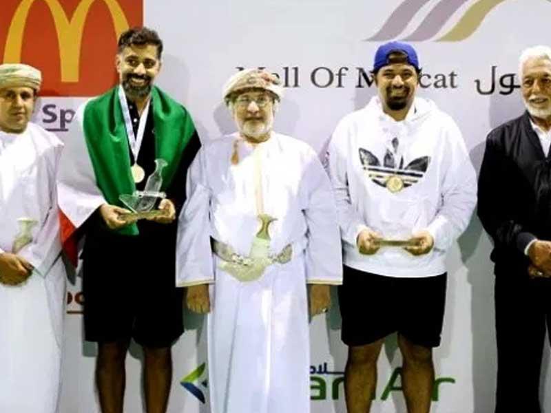 خلال تكريم  بطلا الكويت الشقيقان أحمد وحسين دشتي لحصولهما على المركز الأول في البطولة العربية السابعة لرواد التنس الأرضي لزوجي الرجال