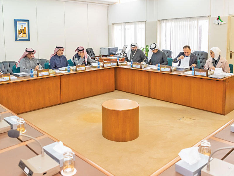 اللجنة التعليمية خلال اجتماعها أمس