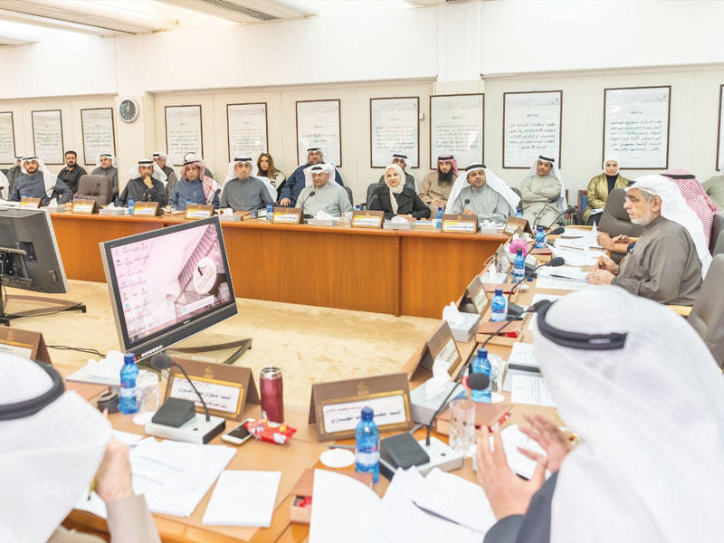 الجبري وقيادات «الإعلام» في اجتماع «الميزانيات» أمس