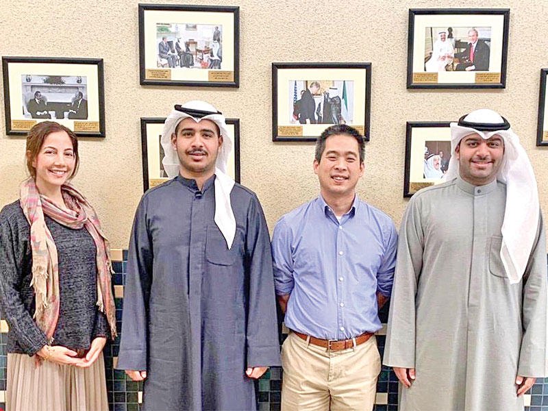  وفد الاتحاد مع مسؤول بالسفارة الأميركية