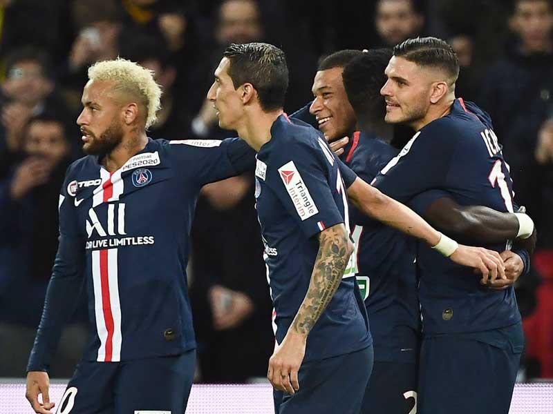 احتفال لاعبي سان جرمان بهدف مبابي