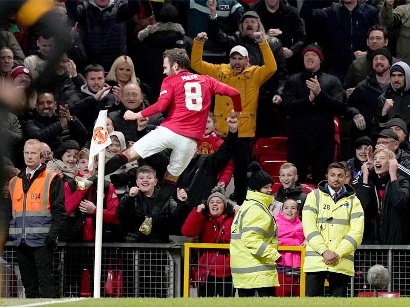 ماتا يحتفل بهدف الفوز