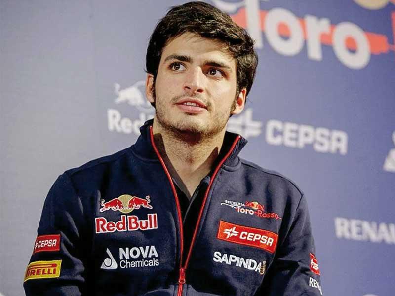 سائق الرالي الإسباني كارلوس ساينز