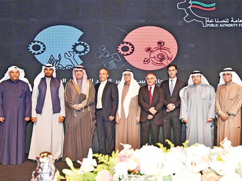 صورة جماعية للفائزين مع الروضان وتقي