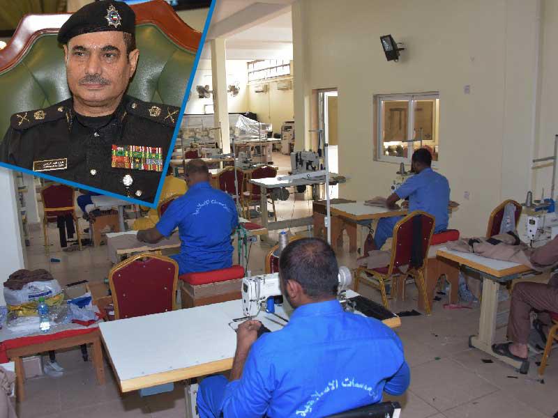 جانب من الأعمال الحرفية للسجناء وفي الاطار يظهر وكيل وزارة الداخلية لشؤون المؤسسات الإصلاحية اللواء فراج الزعبي