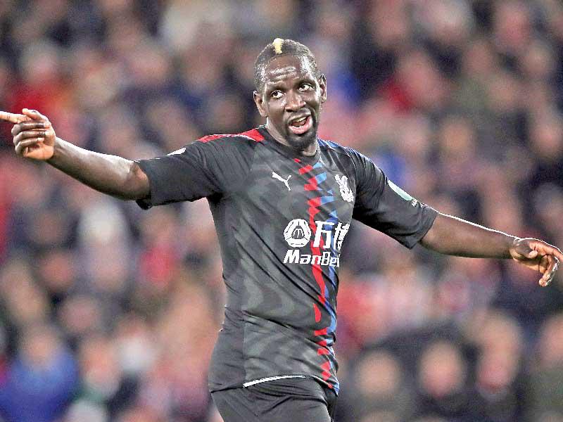  قلب دفاع كريستال بالاس الحالي وليفربول السابق الفرنسي مامادو ساكو