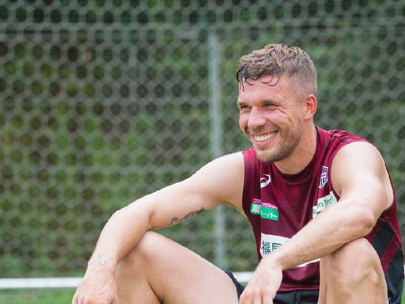 الألماني لوكاس بودولسكي مهاجم  نادي فيسيل كوبي الياباني