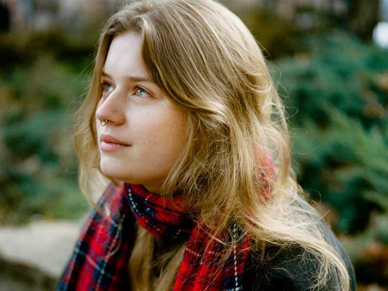  مغنية الراب الإنكليزية، النيجيرية فلوهايو